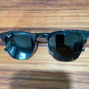 Black Ray Ban sun glasses